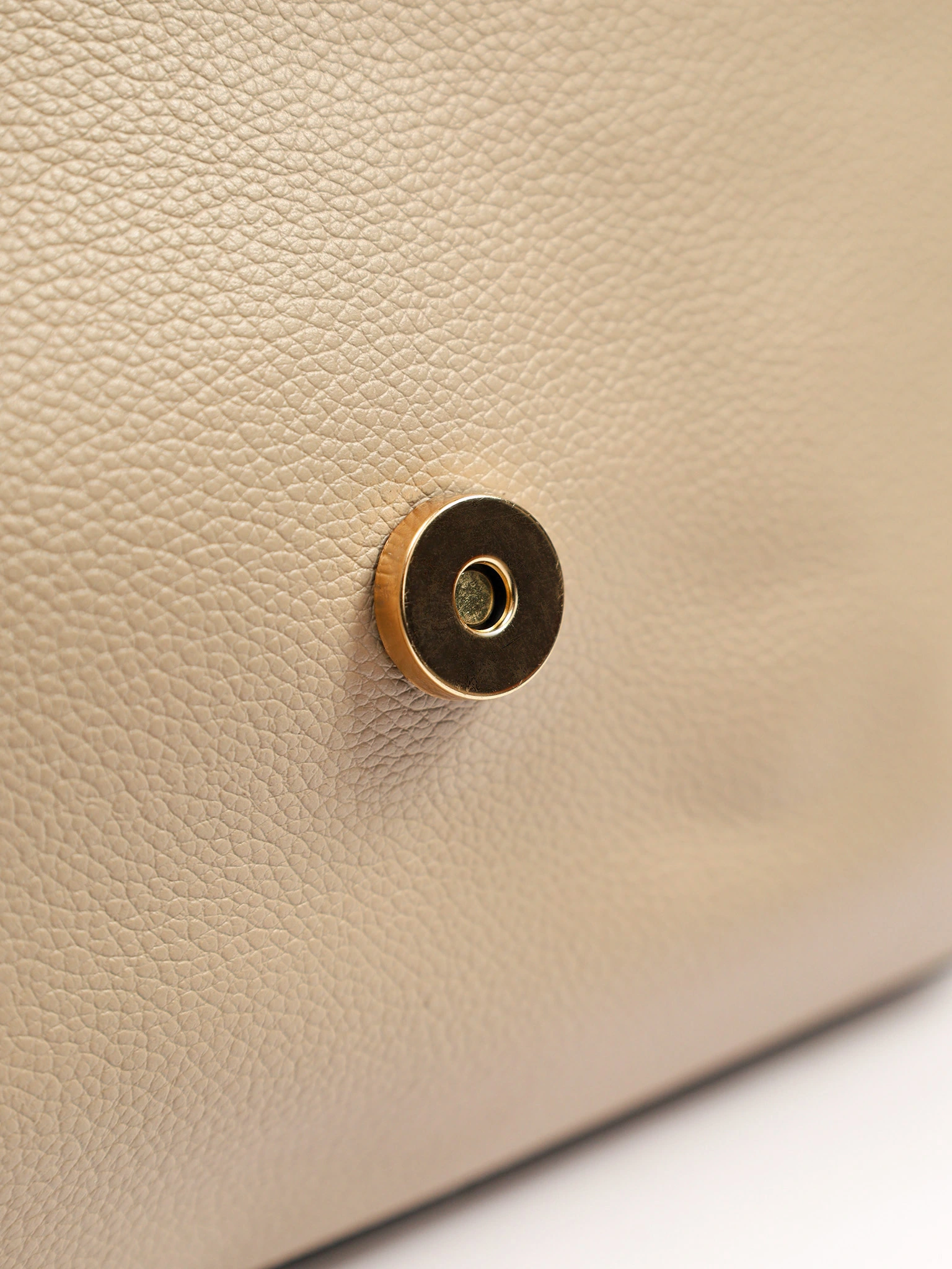 Сумка-кроссбоди с декоративной пряжкой в ассортименте